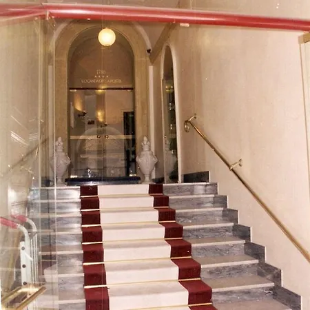 Della Posta Boutique